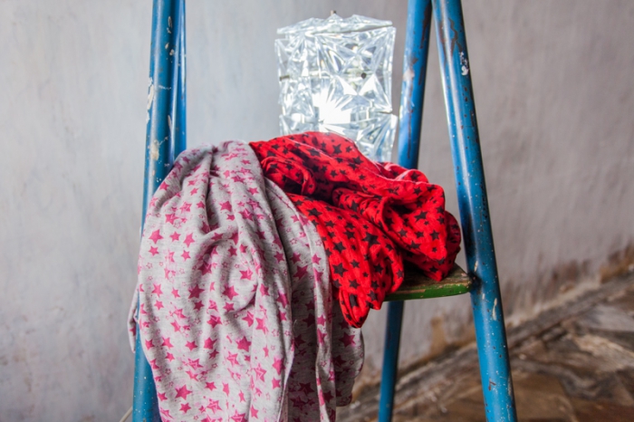 Шарфы с звездами из секонда. Надеваю их редко, в основном с футболками.