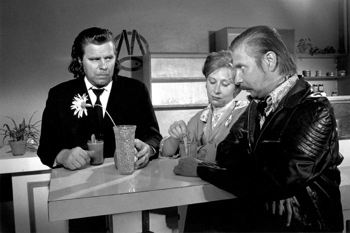 «Береги свою косынку, Татьяна» («Pidä huivista kiinni, Tatjana», 1994) Режиссер Аки Каурисмяки Время в пути: Маршрут: Санкт-Петербург — Москва, Москва