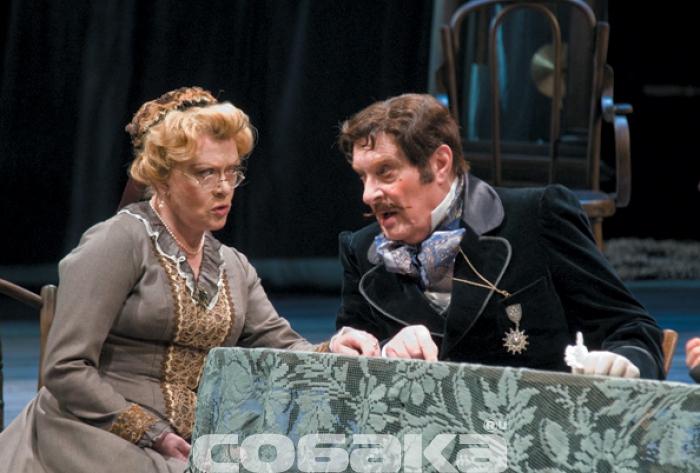 С Олегом Басилашвили в сцене из спектакля «Дядюшкин сон»