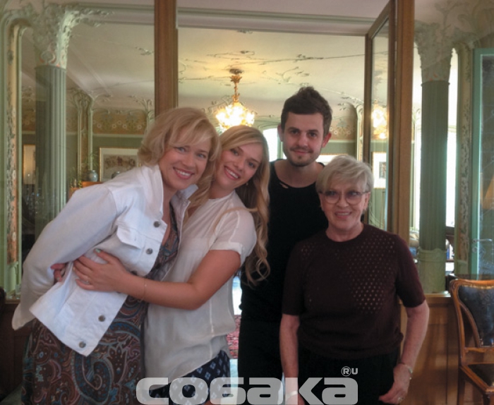 Фотограф Юрий Тресков с героинями съемки