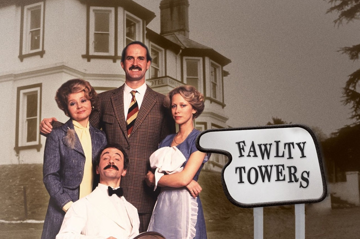 «Гостиница «Фолти Тауэр» («Fawlty Towers», 1975-1979) Режиссеры Джон Ховард Дэйвис, Боб Спирс Время в пути: Маршрут: Москва — Порт-О-Принс, Санкт