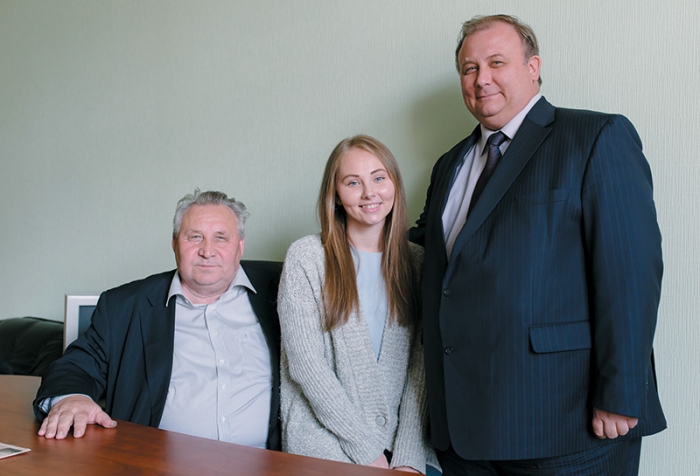 Олег Витальевич, Екатерина и Дмитрий Олегович Астафьевы — три поколения профессиональных строителей