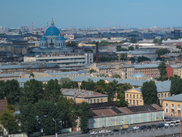 Из окон квартир на верхних этажах открывается панорама исторического центра города