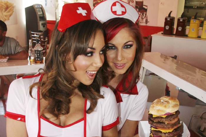 Heart Attack Grill (Даллас) Фаст фуд вреден, это очевидно: попытки Mc Donalds и других делать облегченные, чуть ли не диетические бургеры либо