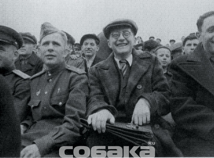 Д. Д. Шостакович на стадионе
