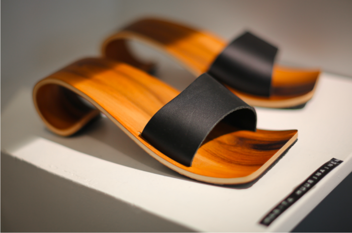 Marita Huurinainen Design Gallery Сюда стоит зайти в первую очередь за обувной линейкой Wave — туфли и шлепки изготавливается с помощью народного