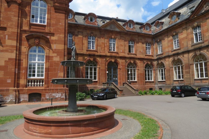 Парк Бенедиктинского аббатства в Mettiach на Реке Saar, главного офиса Villeroy&Boch-3.