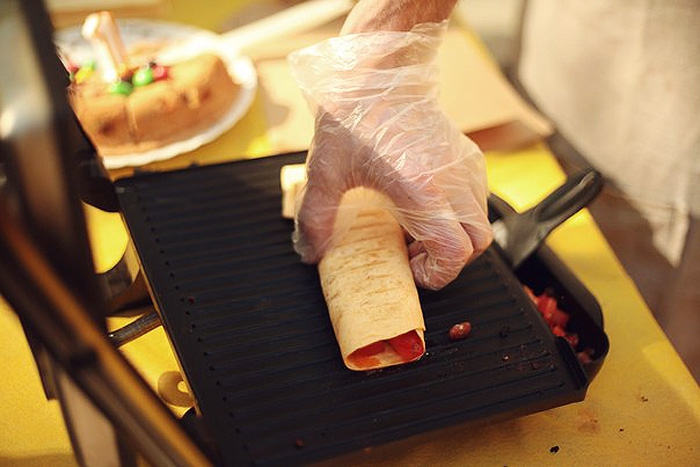 Papa Burrito Любительский мексиканский стритфуд, дебютировав в мае 2013 года, уже успел запомниться тысячам людей в кластере «Четверть», на стадионе