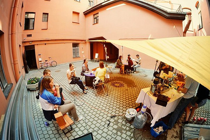 «Эдда» Выездная кофейня «Кофедел и фудкрафтер», особенно прозвучавшая на ресторанных днях, развила нестандартный кейтеринг до обслуживания офисов и