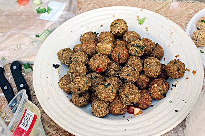 «Самый цимес» Еврейская поваренная книга: хрустящий латкес из картошки с луком, пудинг с мацой, эйсик-флейш — кисло-сладкое мясо и малаби — молочный