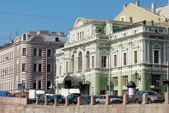 Основная сцена БДТ Основная сцена Большого драматического театра имени Г.А. Товстоногова в историческом здании на набережной реки Фонтанки должна