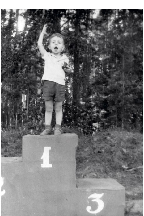 Владимир Шахрин («Чайф») Мне очень повезло с детством. Мои родители были эмоционально и интеллектуально совершенно разными людьми. Мама всю жизнь