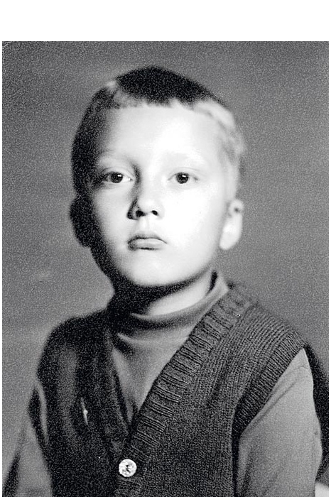 Вадим Тюльпанов Хулиганом я не был, но за поведение мне всегда ставили «удовлетворительно». Мы играли на переменах в футбол, и мяч часто попадал в