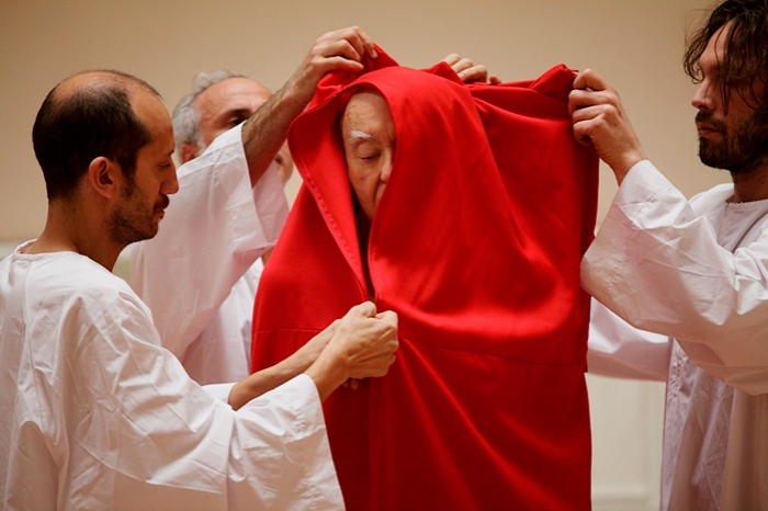 «Юлий Цезарь. Фрагменты» Ромео Кастеллуччи один из самых известных режиссеров планеты. Его странный, завораживающий спектакль, в котором роль