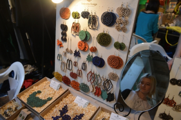 Sunday Up Market Ярмарка дизайнерских товаров возвращается и уже традиционно будет на новом неслучайном месте: бывшей швейной фабрике. Как обычно, вас