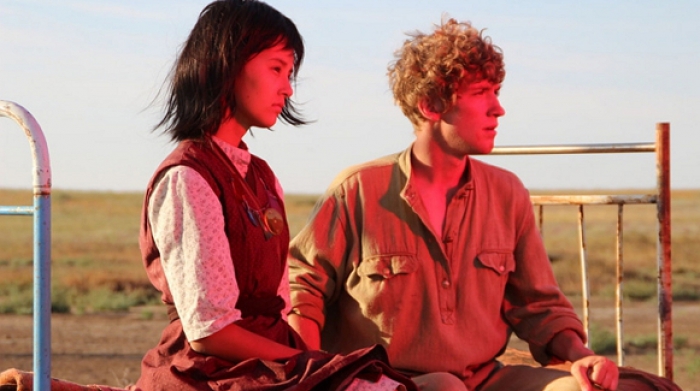 Драма «Испытание» Александра Котта полностью лишена диалогов: на протяжении 95 минут там не звучит ни единого слова. Местная красавица живет с отцом