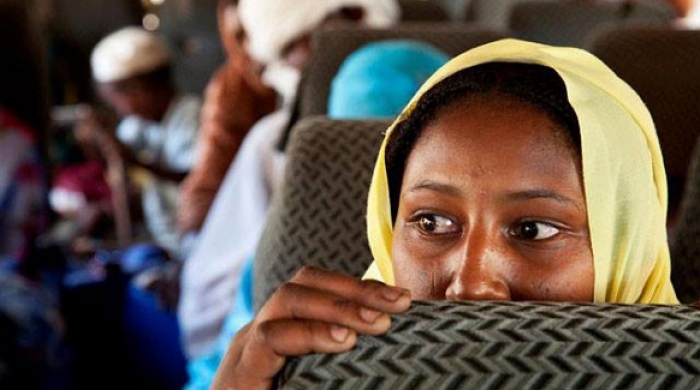 Журналист и режиссер фильма «Длинный поцелуй», канадка Александра Сикотте-Левески в 2012 году стала соучредителем некоммерческой организации