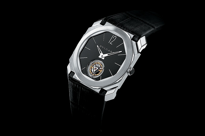 Мастера Bvlgari создали самый тонкий турбийон в мире — Octo Finissimo толщиной всего 1,95 мил- лиметра — и надежно запрятали его в платиновый