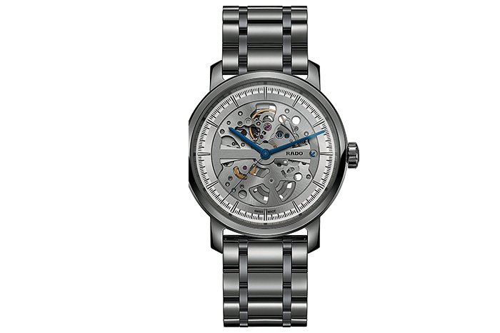 В моноблочном керамическом корпусе Rado DiaMaster Skeleton Limited Edition сквозь сапфировое стекло видна работа скелетонизированного механизма.