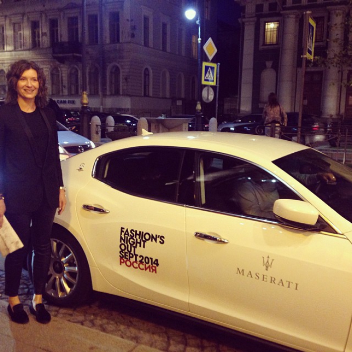 Анита Гиговская Передвигаться по главным пунктам модной ночи президенту Conde Nast Россия Аните Гиговской и представителям команды Vogue помогло