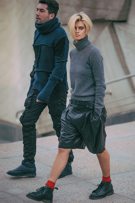 На Артеме: свитер Isabel Benenato (ДЛТ), брюки Trussardi (Trussardi), кроссовки Lanvin (ДЛТ)На Саше: мужской свитер Brunello Cucinelli (Brunello