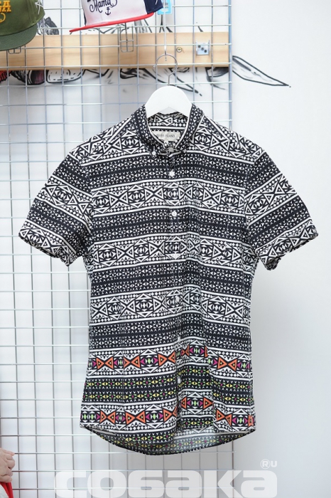 Черная рубаха River Island. Выбирал между ней и конкуренткой с ласточками, в итоге получил обе.