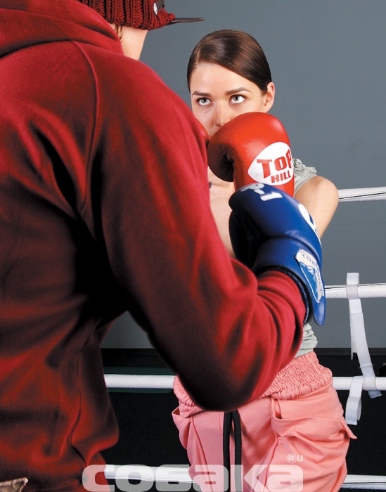 Алена:Блуза Jimmy Taverniti, 427 у.е.Брюки alenaakhmadullina, 220 у.е.Антон:Олимпийка Fake London, 306 у.е.Шапка DsquaredІ, 131 у.е.