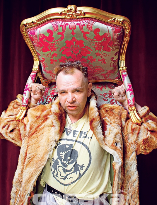 Святослав Задерий Задерий – отец-основатель легендарной группы «Алиса». Покинув ее в середине 1980-х, он несколько лет играл в команде «Нате», а