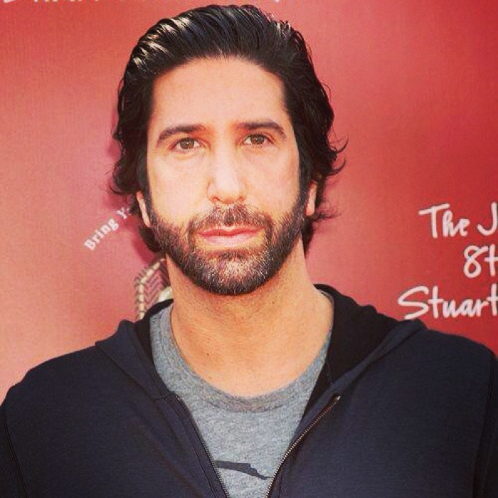 Дэвид Швиммер (Росс) Актер Дэвид Швиммер сыграл в сериале трижды разведенного романтика-палеонтолога Росса Геллера, а в жизни он был женат только раз