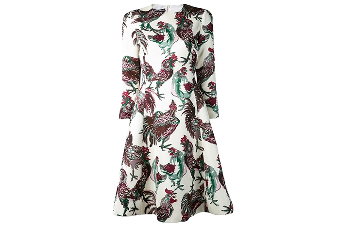 Платье с петухами Rochas, 91 125 рублей (DayNight)