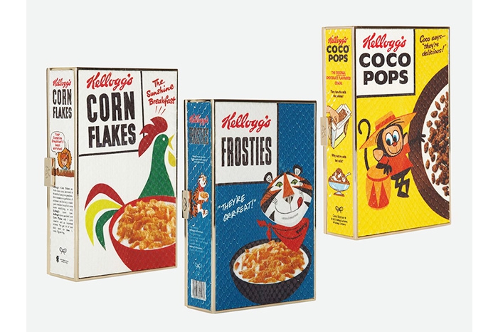 Клатчи Anya Hindmarch, 60 000 рублей (DayNight)