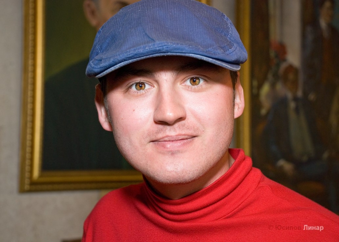 Зульфат Зиннуров, певец: Да, реже. В центр города придется ездить без машины. Сейчас уже неудобно. В центре ставить машину просто негде. Поэтому в