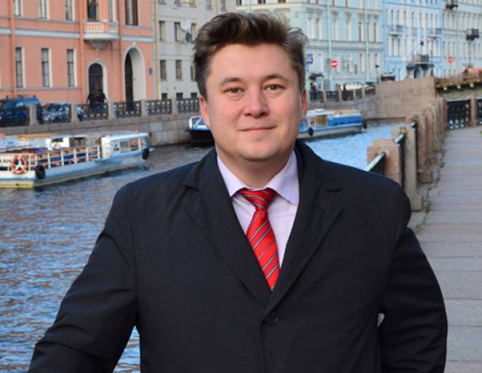 Денис Валеев, генеральный продюсер компании “Biletti” и организатор гастролей в Казани: В Москве мотоциклы паркуются на тех же парковка бесплатно