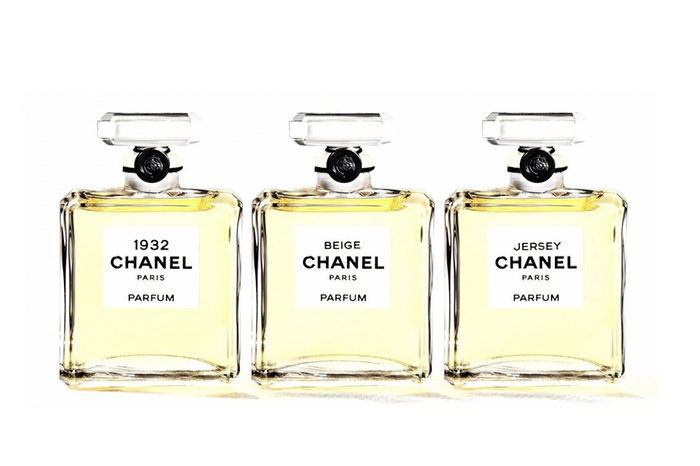 1932, Beige, Jersey, Chanel Сначала были любимые колье, цвет и ткань Шанель. Затем воспоминания о них сконденсировались в ароматы 1932, Beige, Jersey