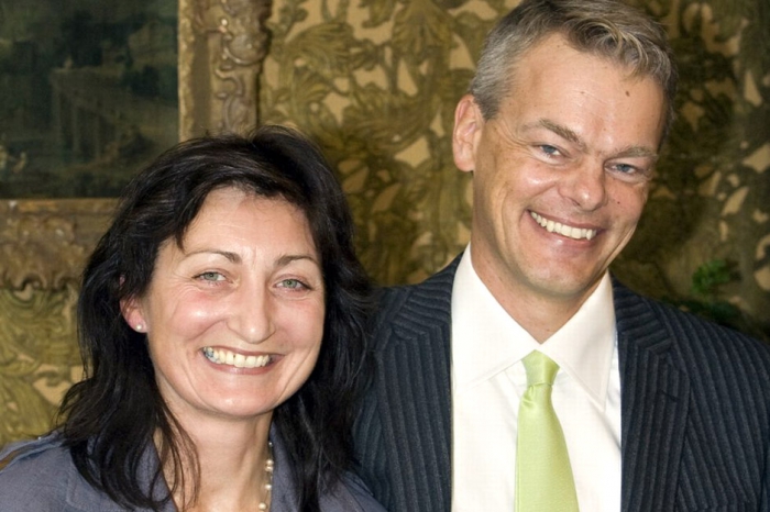 Медицина Джон О'Киф (США), Мей-Брит Мозер (Норвегия), Эдвард Мозер (Норвегия) Нобелевская премия по физиологии или медицине в этом году присуждена за