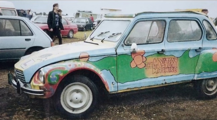 «Олдскульные ренегаты» Самый ностальгический хит в программе фестиваля. Апология рейва, восторженный рассказ о втором «лете любви» 1988 года, пионерах