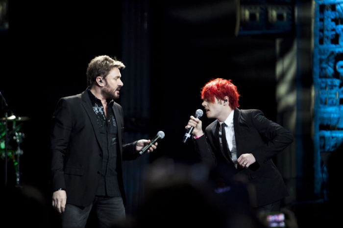 «Duran Duran вне сцены» Последняя по времени режиссерская работа Дэвида Линча, снятый на пленку концерт Duran Duran трехлетней давности. Концертные