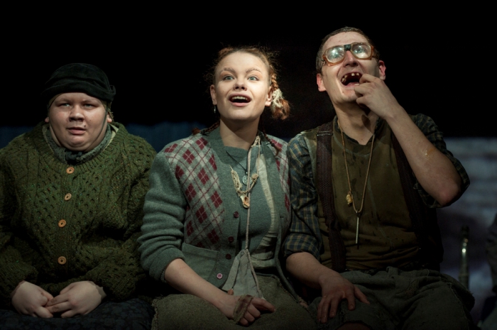 Калека с Инишмана (1996)Это первая пьеса из трилогии драматурга об Аранских островах. В нее входят также пьесы «Лейтенант с острова Инишмор» (2001) и