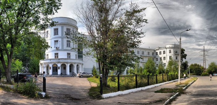 Городская клиническая больница №5. Архитектор А.Густов. Ул. Шарифа Камала, 12.