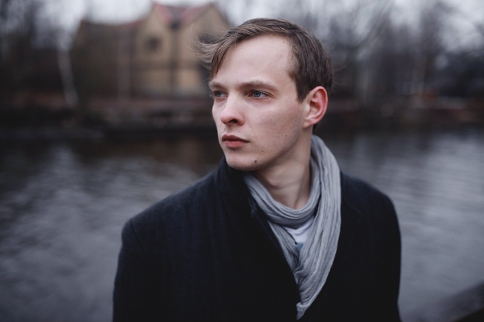 Евгений Серзин Возраст: 24 года МДТ - Театр Европы Евгений Серзин два года назад закончил академию театрального искусства (курс Черкасского), а год