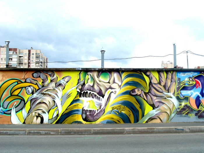 Рисунок на первой легальной «Стене свободного творчества» в Петербурге