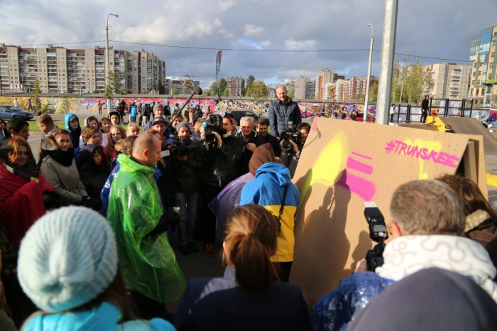 Рисунок на первой легальной «Стене свободного творчества» в Петербурге
