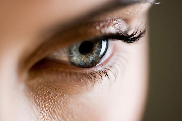 Инъекции вместо блефаропластики Самая рискованная для «дрогнувшей руки» хирурга операция (даже лишних полмиллиметра могут привести к незакрывающимся