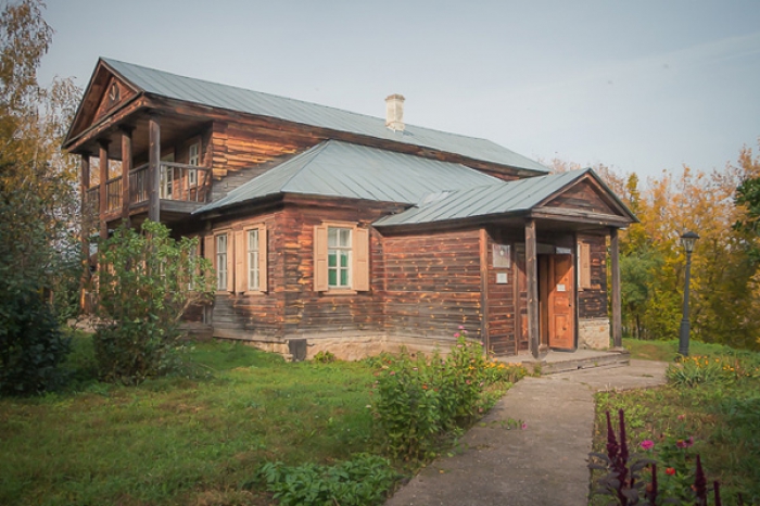 2. Дом-музей Ленина в селе Ленино-Кокушкино, ул. Центральная, 30. За участие в бунте юный Ленин был сослан властями в родовое поместье. Здесь он