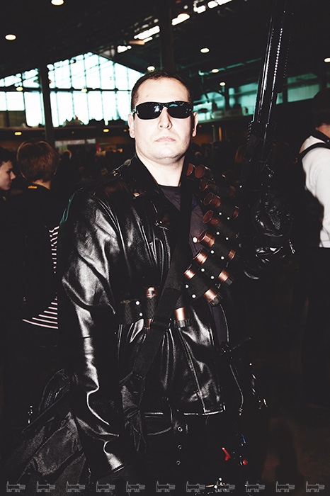 Сергей «Мое оружие Терминатора сделано из сантехники и бытового мусора, за поясом игрушечный пистолет. Пару недель я изготавливал образ, потом еще