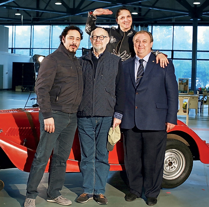 Слева направо: исполнитель роли кавалера де Грие Стефано Ла Колла, режиссер-постановщик Юрген Флимм, исполнительница роли Манон Леско Норма Фантини и