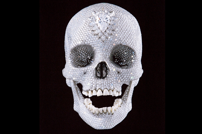 Philipp Plein x W St. Petersburg Halloween Party На одну ночь бар miXup станет царством черной кожи и шипов. Праздник решили провести в кооперации с