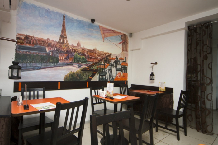 Ameli Cafe В Самаре существуют две кофейни Ameli, и обе в районе центра города. Стены расписаны в стиле Франции, что создает уютную романтическую