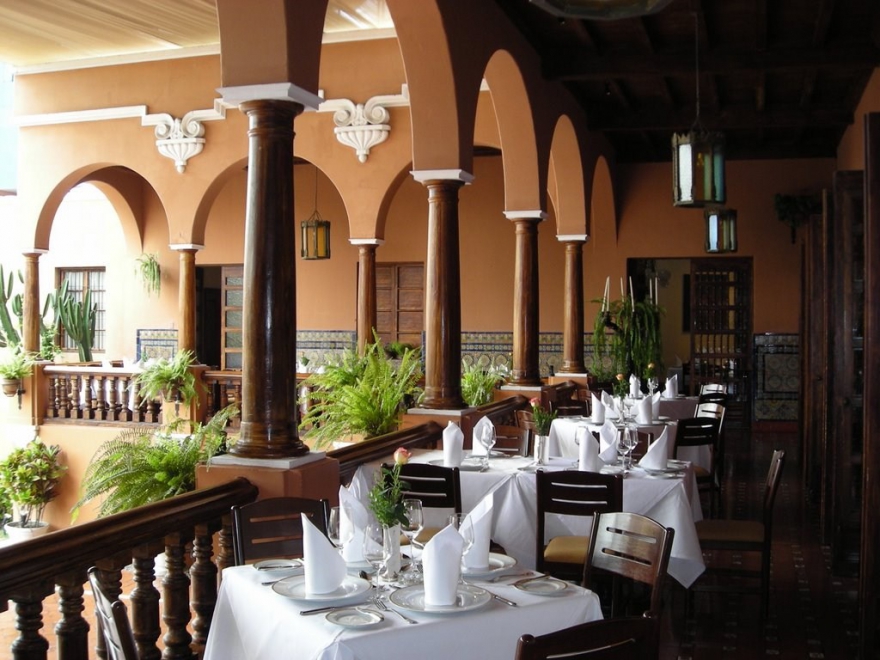 Astrid & Gastón Casa Moreyra