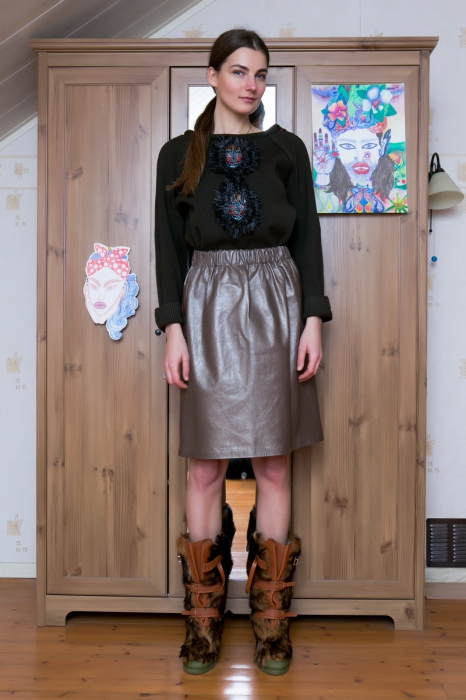Свитер и юбку сшила сама. Ботинки Celine куплены в DayNight